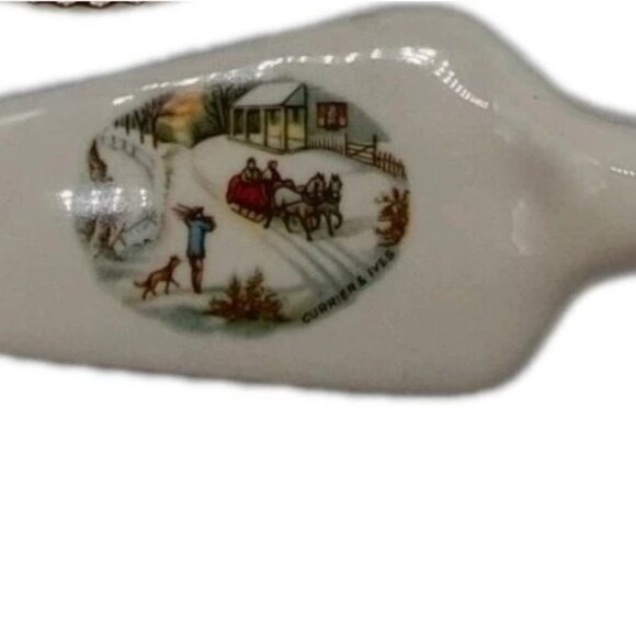 Courrier & Ives Ceramic Pie Server Decorative 9" Winter Homestead Harkerware - Picture 6 of 6
